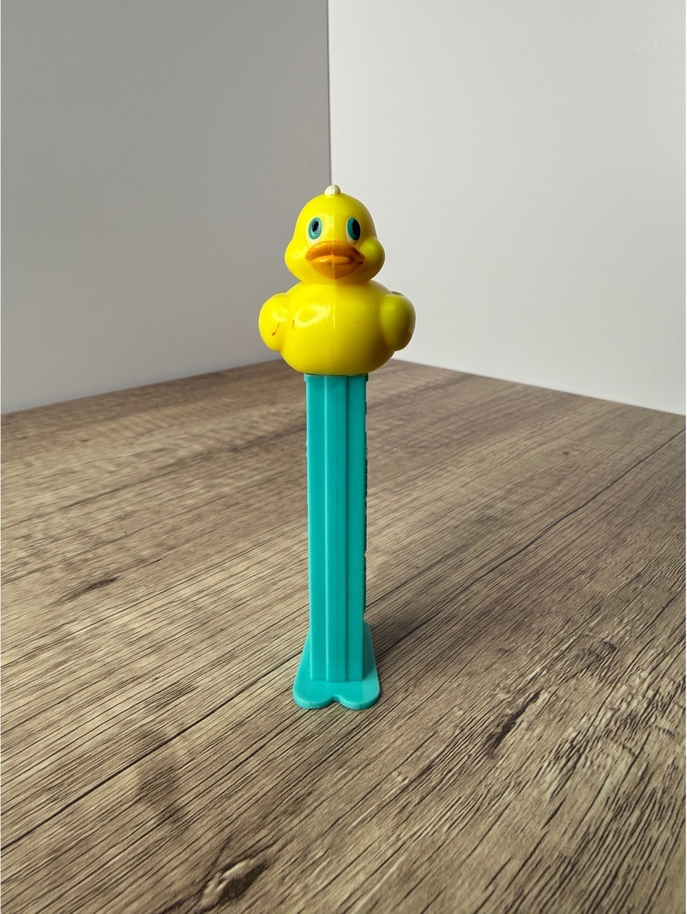 Silo Apple TV Duck PEZ Dispenser Relic Prop Retired Yellow Teal Made China